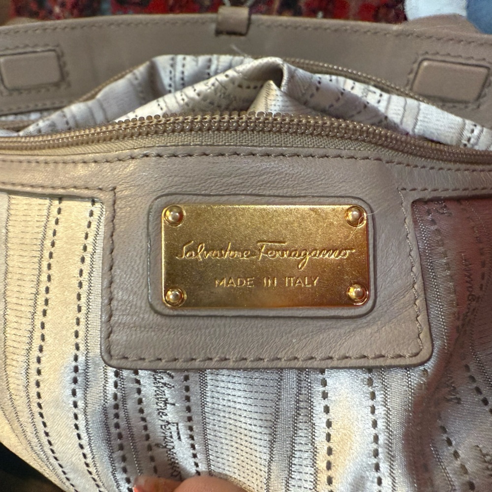 ❌sold❌Salvatore Ferragamo (2000s) Braid Leather Gancio Shoulder Bag – Taupe - Picture 11 of 14